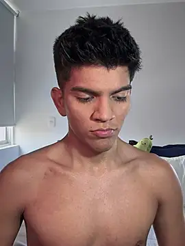 Snapshot of santiago_01 chatting on February 19, 3:27 pm santiago 01 online show from February 19, 3:27 pm