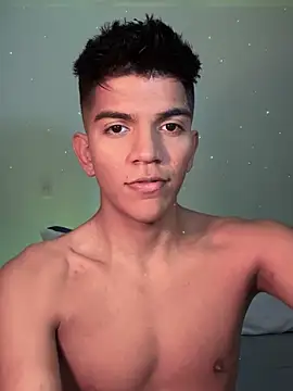 Snapshot of santiago_01 chatting on February 27, 12:10 am santiago 01 online show from February 27, 12:10 am