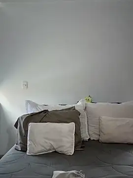 Snapshot of santiago_01 chatting on February 27, 1:07 pm santiago 01 online show from February 27, 1:07 pm