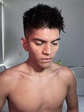 Snapshot of santiago_01 chatting on March 2, 2:10 pm santiago 01 online show from March 2, 2:10 pm