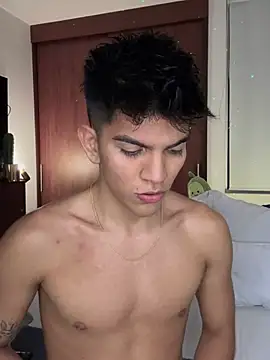 Snapshot of santiago_01 chatting on March 19, 12:04 am santiago 01 online show from March 19, 12:04 am