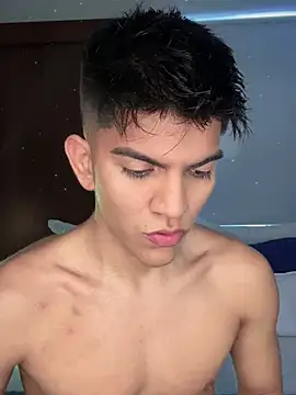 Snapshot of santiago_01 chatting on March 22, 1:08 pm santiago 01 online show from March 22, 1:08 pm