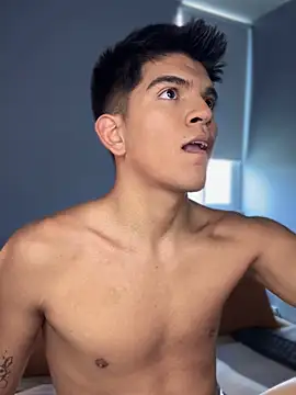 Snapshot of santiago_01 chatting on September 8, 7:57 pm santiago 01 online show from September 8, 7:57 pm