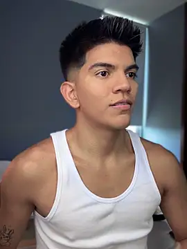 Snapshot of santiago_01 chatting on September 13, 8:19 pm santiago 01 online show from September 13, 8:19 pm