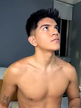 Snapshot of santiago_01 chatting on September 26, 1:09 am santiago 01 online show from September 26, 1:09 am