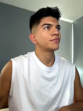 Snapshot of santiago_01 chatting on October 17, 9:28 pm santiago 01 online show from October 17, 9:28 pm