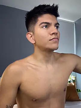 Snapshot of santiago_01 chatting on October 22, 7:24 pm santiago 01 online show from October 22, 7:24 pm