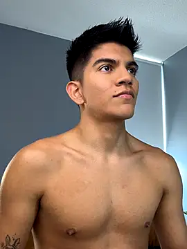 Snapshot of santiago_01 chatting on October 25, 7:30 pm santiago 01 online show from October 25, 7:30 pm