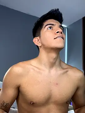 Snapshot of santiago_01 chatting on October 29, 8:32 pm santiago 01 online show from October 29, 8:32 pm