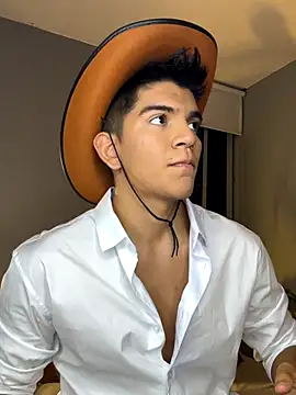 Snapshot of santiago_01 chatting on November 1, 12:23 am santiago 01 online show from November 1, 12:23 am