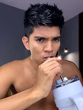 Snapshot of santiago_01 chatting on November 5, 12:10 am santiago 01 online show from November 5, 12:10 am