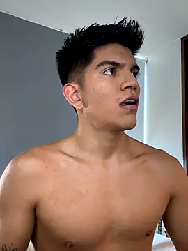 Snapshot of santiago_01 chatting on November 14, 8:18 pm santiago 01 online show from November 14, 8:18 pm