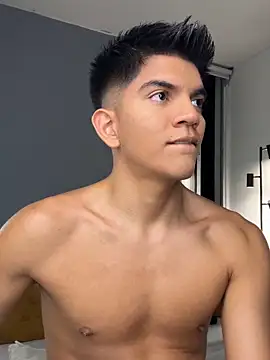 Snapshot of santiago_01 chatting on November 23, 12:32 am santiago 01 online show from November 23, 12:32 am