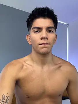 Snapshot of santiago_01 chatting on November 28, 8:55 pm santiago 01 online show from November 28, 8:55 pm