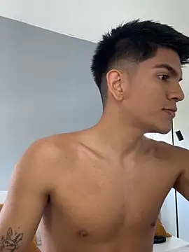 Snapshot of santiago_01 chatting on November 30, 4:00 pm santiago 01 online show from November 30, 4:00 pm