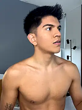 Snapshot of santiago_01 chatting on December 4, 10:18 pm santiago 01 online show from December 4, 10:18 pm