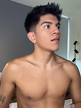 Snapshot of santiago_01 chatting on December 13, 9:31 pm santiago 01 online show from December 13, 9:31 pm