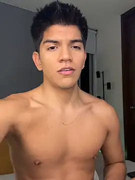 Snapshot of santiago_01 chatting on April 1, 12:33 am santiago 01 online show from April 1, 12:33 am