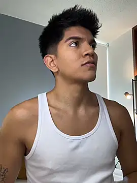 Snapshot of santiago_01 chatting on April 25, 9:45 pm santiago 01 online show from April 25, 9:45 pm