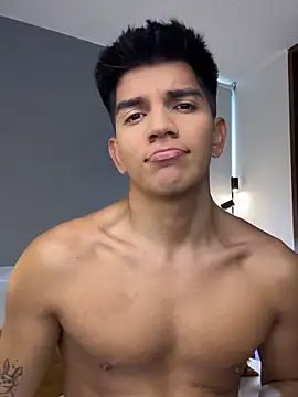 Snapshot of santiago_01 chatting on May 2, 8:47 pm santiago 01 online show from May 2, 8:47 pm