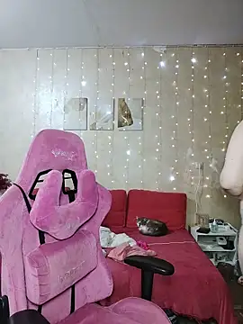 Snapshot of DenisHailey chatting on February 13, 6:26 pm DenisHailey online show from February 13, 6:26 pm