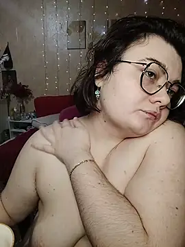 Snapshot of DenisHailey chatting on February 19, 5:53 pm DenisHailey online show from February 19, 5:53 pm