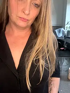 HoneyBluex online show from November 13, 11:53 am