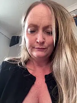 Snapshot of HoneyBluex chatting on March 20, 1:05 pm HoneyBluex online show from March 20, 1:05 pm