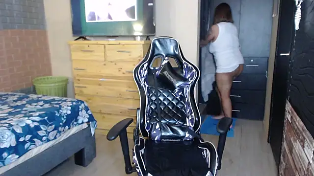 Snapshot of KathyHardcore69 chatting on February 27, 2:06 pm KathyHardcore69 online show from February 27, 2:06 pm