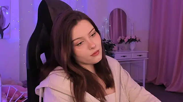 CoralineKeyns online show from February 4, 11:16 am