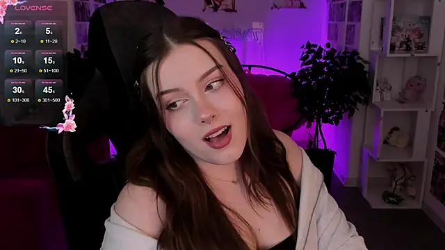 CoralineKeyns online show from March 10, 8:37 am