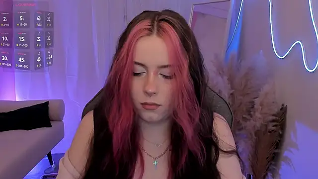 CoralineKeyns online show from June 6, 2:38 am