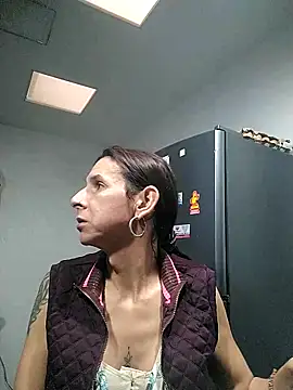 Snapshot of Cameron_puppy chatting on June 7, 10:13 pm Cameron puppy online show from June 7, 10:13 pm