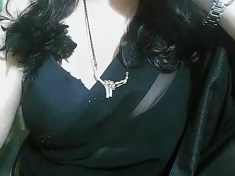 Snapshot of rehana_housewife chatting on May 29, 6:33 am rehana housewife online show from May 29, 6:33 am