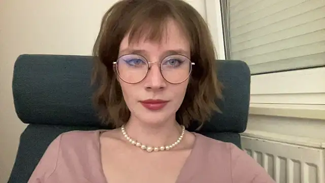 Snapshot of ms_christiana chatting on May 5, 7:33 pm ms christiana online show from May 5, 7:33 pm