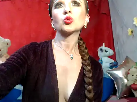 hottieperla online show from December 17, 7:04 pm
