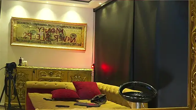 dantecoppolaa  online show from June 18, 1:06 am