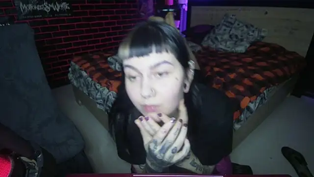 Snapshot of MoorderxDoll chatting on December 14, 7:40 pm MoorderxDoll online show from December 14, 7:40 pm