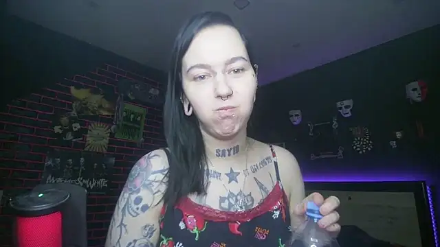 Snapshot of MoorderxDoll chatting on March 3, 7:20 pm MoorderxDoll online show from March 3, 7:20 pm