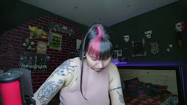 Snapshot of MoorderxDoll chatting on March 16, 7:40 pm MoorderxDoll online show from March 16, 7:40 pm