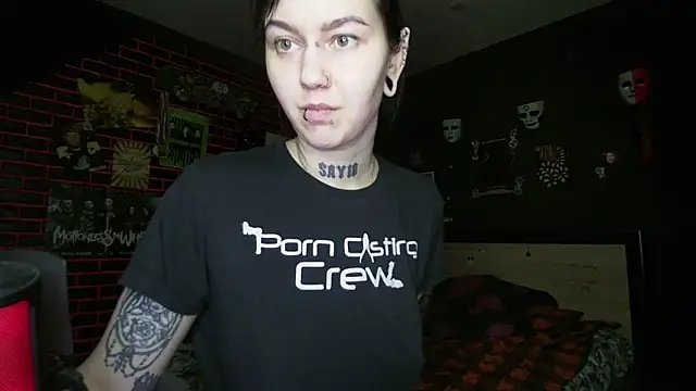 Snapshot of MoorderxDoll chatting on April 17, 8:12 pm MoorderxDoll online show from April 17, 8:12 pm