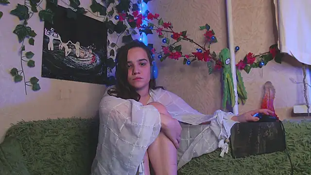 Snapshot of Tiny_Witch chatting on October 10, 11:15 pm Tiny Witch online show from October 10, 11:15 pm