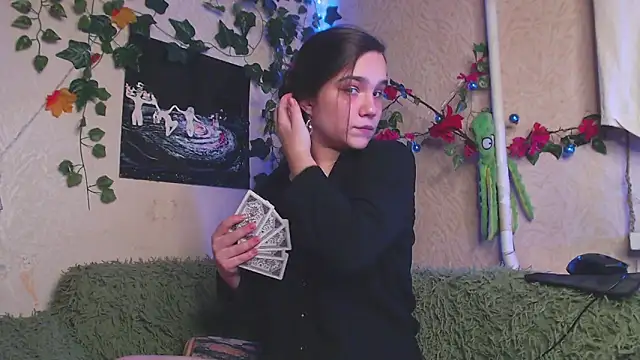 Snapshot of Tiny_Witch chatting on November 10, 10:31 pm Tiny Witch online show from November 10, 10:31 pm