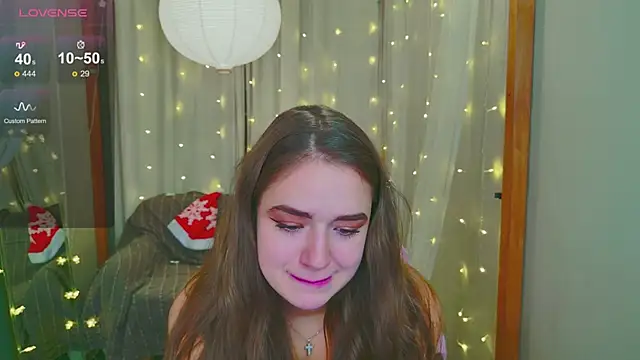 Snapshot of LovelyJessie chatting on December 12, 5:37 pm LovelyJessie online show from December 12, 5:37 pm