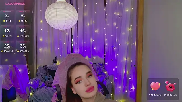 Snapshot of LovelyJessie chatting on December 25, 5:47 pm LovelyJessie online show from December 25, 5:47 pm