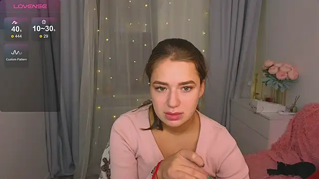 Snapshot of LovelyJessie chatting on March 14, 1:57 pm LovelyJessie online show from March 14, 1:57 pm