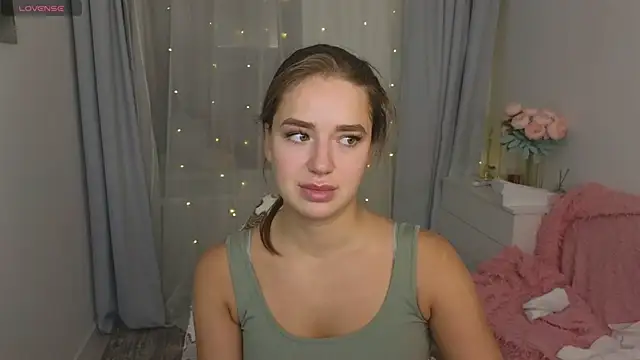 Snapshot of LovelyJessie chatting on March 17, 1:50 pm LovelyJessie online show from March 17, 1:50 pm