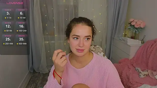 Snapshot of LovelyJessie chatting on March 18, 1:42 pm LovelyJessie online show from March 18, 1:42 pm