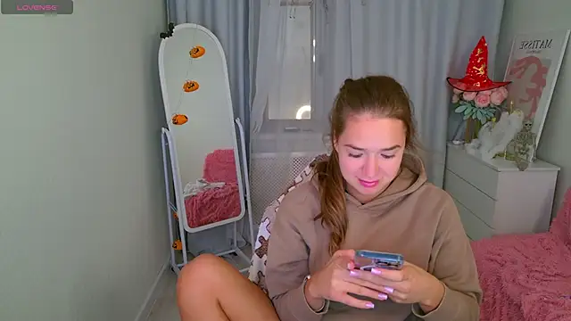 LovelyJessie online show from October 15, 12:49 pm