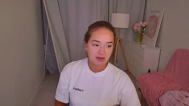 LovelyJessie online show from April 9, 2:55 pm